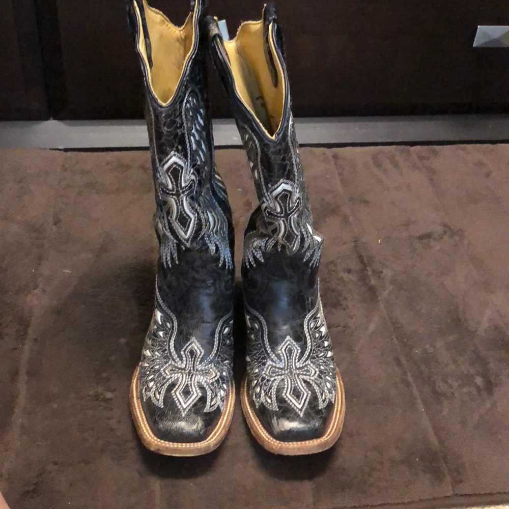Corral boots